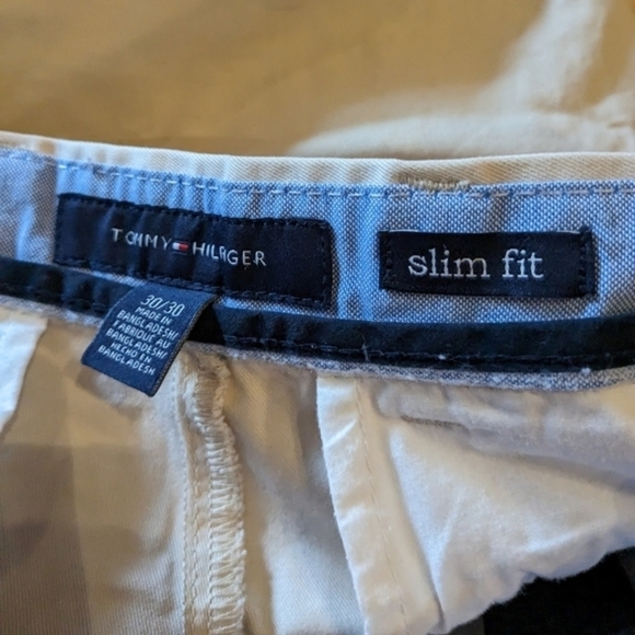 Tommy Hilfiger 30" x 30" Slim Fit Khakis Pants - Picture 2 of 3